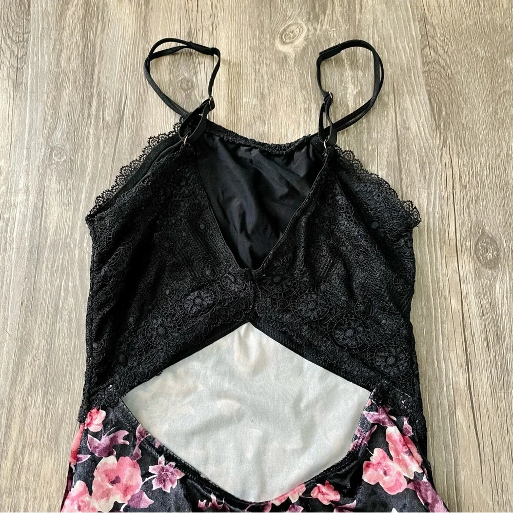 Black Lace & Floral Crushed Velvet Leotard/Bodysuit - Picture 2 of 11